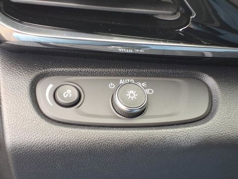 Used 2025 Buick Envista Sport Touring FWD image 17