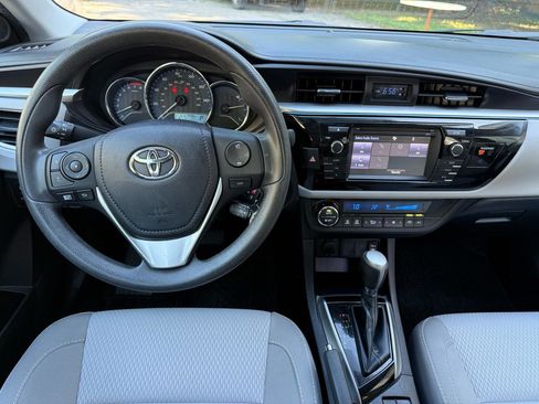 Used 2016 Toyota Corolla LE FWD image 2