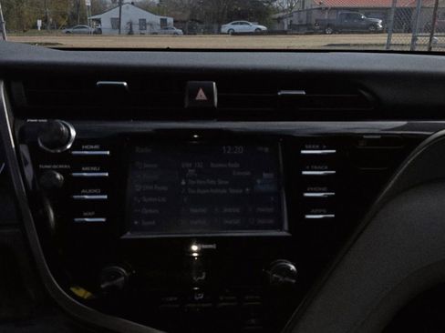 Used 2020 Toyota Camry SE w/ Carpet Mat Package image 13