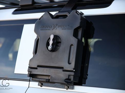 Used 2021 Land Rover Defender 110 SE image 13