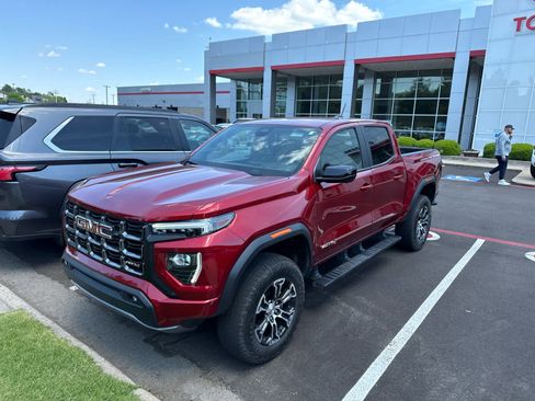 Used 2023 GMC Canyon AT4 w/ AT4 Premium Package AWD/4WD image 4