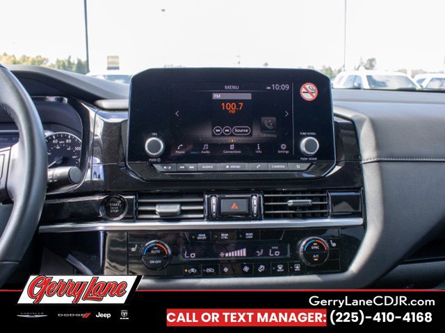 Used 2025 Nissan Pathfinder SV FWD image 10