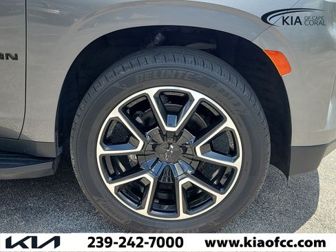 Used 2022 Chevrolet Suburban RST w/ Luxury Package AWD/4WD image 7