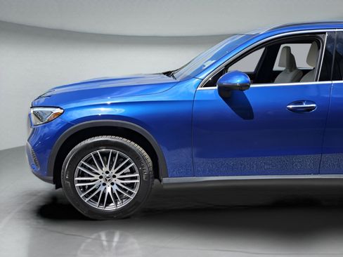 New 2025 Mercedes-Benz GLC 300 image 39