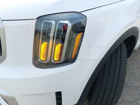 Used 2025 Kia Telluride EX w/ EX Captain's Chair Package image 34