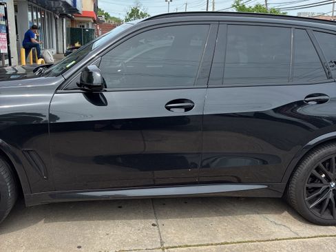 Used 2023 BMW X5 xDrive40i w/ M Sport Package AWD/4WD image 7
