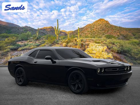 Used 2015 Dodge Challenger SXT RWD image 1