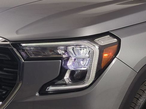 Used 2024 GMC Terrain SLE FWD image 10