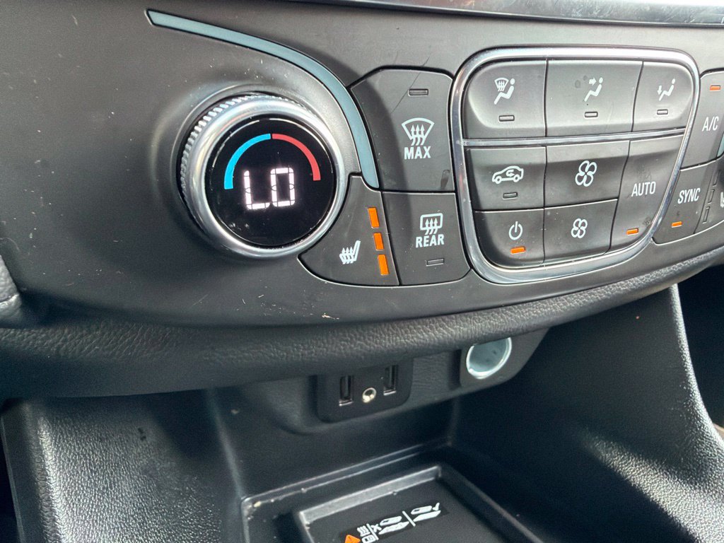 Used 2023 Chevrolet Traverse LT FWD image 77