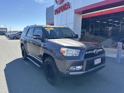 Used 2012 Toyota 4Runner SR5 w/ Convenience Pkg AWD/4WD image 2