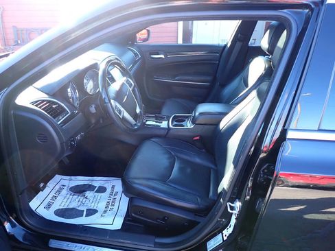 Used 2014 Chrysler 300 C image 7