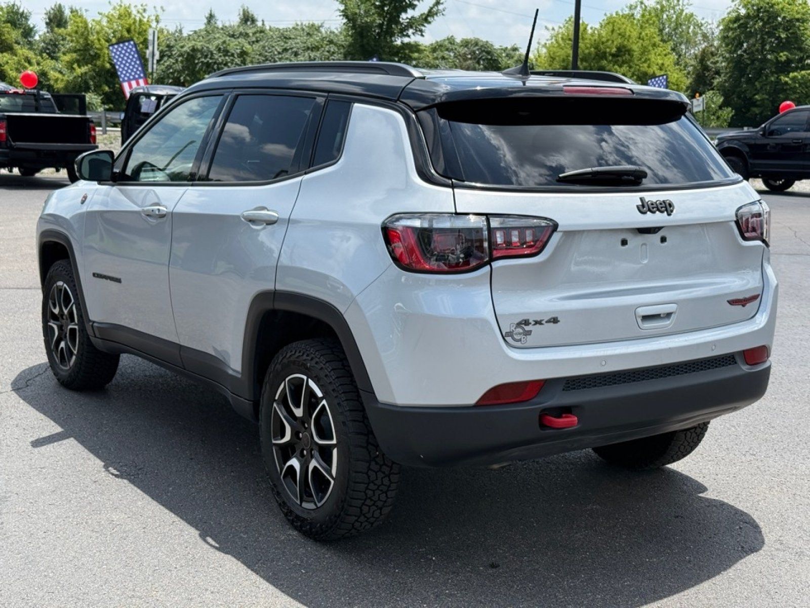 Used 2025 Jeep Compass Trailhawk AWD/4WD image 6