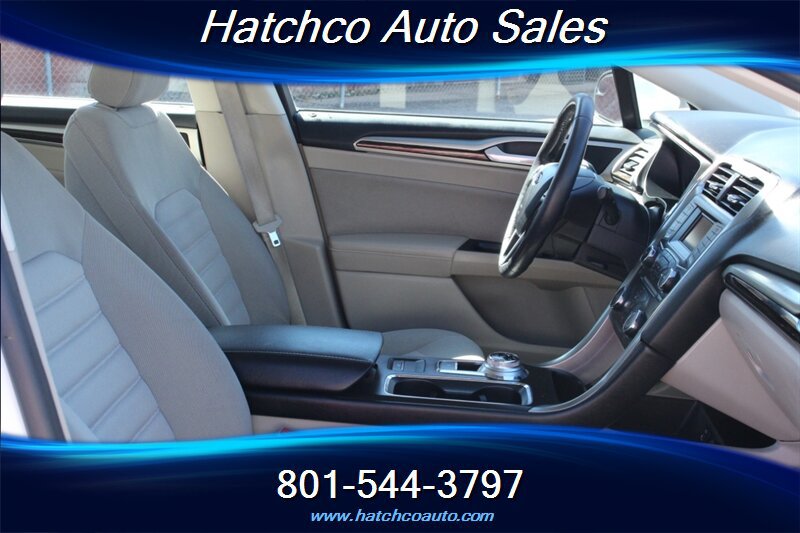Used 2017 Ford Fusion SE FWD image 16