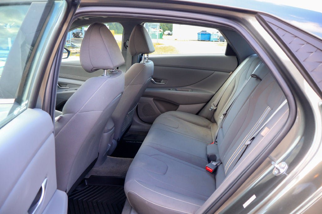 Used 2025 Hyundai Elantra SEL FWD image 9