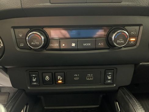 Used 2022 Nissan Frontier PRO-4X w/ Pro-4X Premium Package AWD/4WD image 12