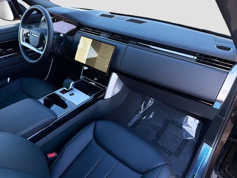 New 2026 Land Rover Range Rover SE image 14