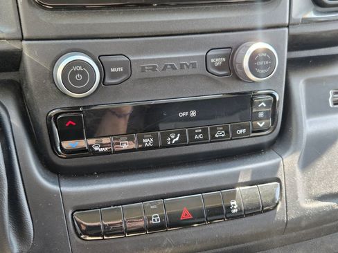Used 2025 RAM ProMaster 2500 w/ Convenience Group FWD image 9