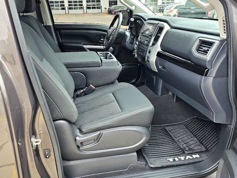 Used 2017 Nissan Titan SV image 14