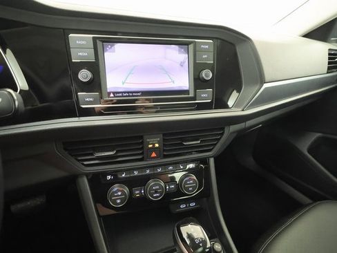 Used 2024 Volkswagen Jetta SE image 17