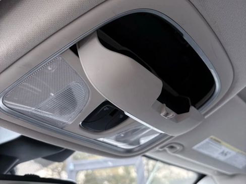 Used 2015 Chrysler 200 C w/ Navigation & Sound Group I image 27