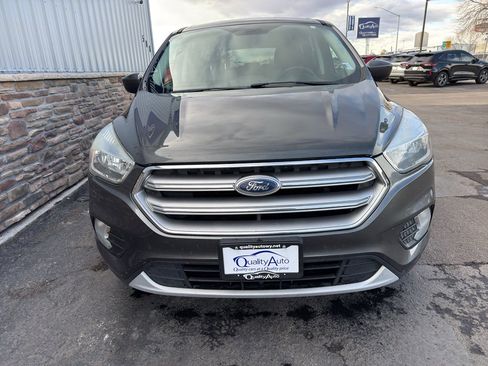 Used 2017 Ford Escape SE image 3