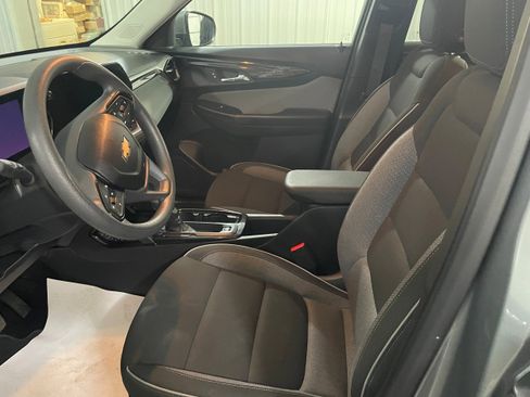 Used 2025 Chevrolet TrailBlazer LT image 11