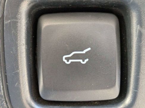 Used 2020 Ford Expedition XLT w/ Equipment Group 202A AWD/4WD image 13