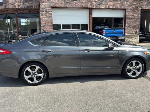 Used 2015 Ford Fusion SE w/ Equipment Group 201A FWD image 16