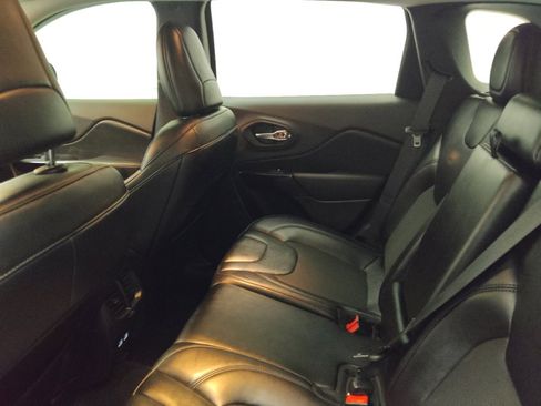 Used 2021 Jeep Cherokee Latitude Plus image 18