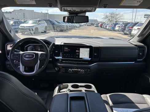 Used 2025 GMC Sierra 1500 SLT image 9