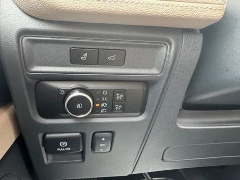 Used 2024 Ford Expedition Limited AWD/4WD image 23