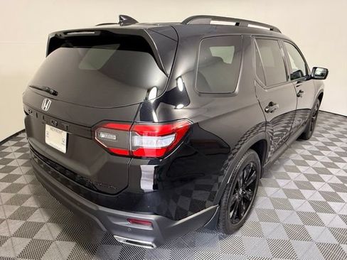 Used 2025 Honda Pilot Black Edition image 6