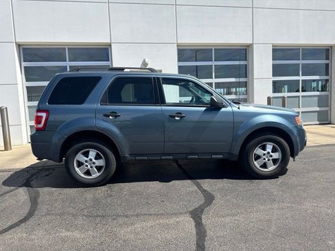 Used 2010 Ford Escape XLT AWD/4WD image 3