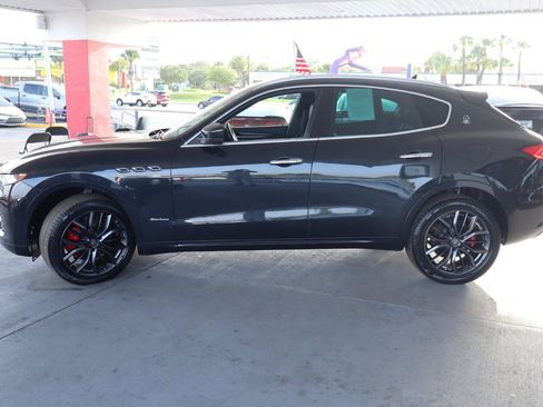 Used 2018 Maserati Levante GranLusso AWD/4WD image 8