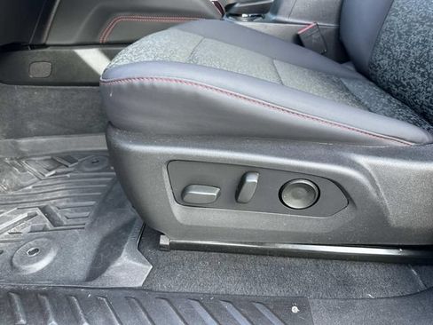 Used 2025 Chevrolet Colorado Z71 w/ Technology Package AWD/4WD image 20