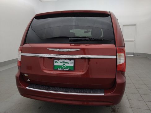 Used 2016 Chrysler Town & Country Touring FWD image 7