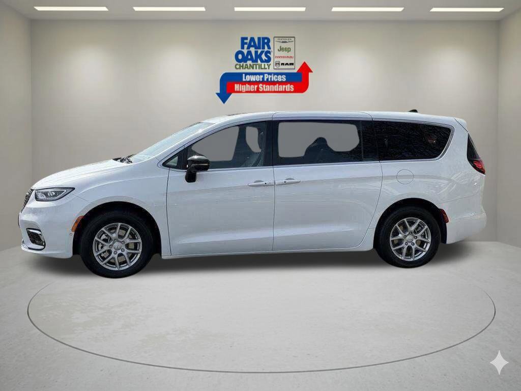 New 2026 Chrysler Pacifica Select FWD image 10