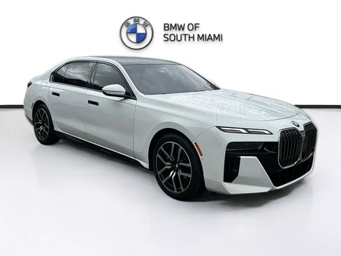 Used 2024 BMW 740i image 1