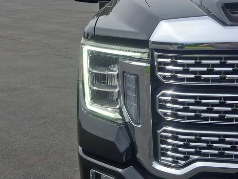 Used 2021 GMC Sierra 2500 Denali w/ Denali Ultimate Package AWD/4WD image 9