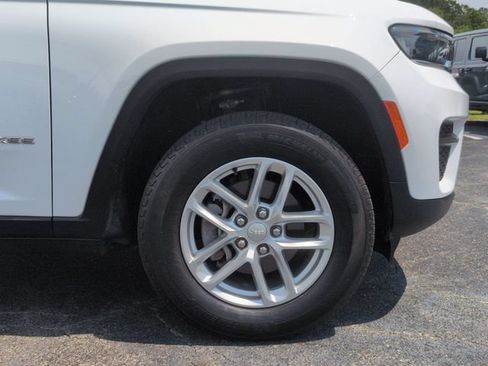 Used 2025 Jeep Grand Cherokee Laredo X w/ Luxury Tech Group I AWD/4WD image 9