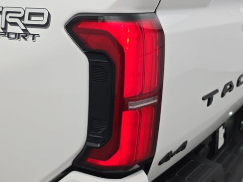 Used 2024 Toyota Tacoma TRD Sport AWD/4WD image 32