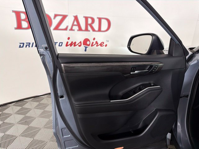 Used 2021 Toyota Highlander Platinum AWD/4WD image 32