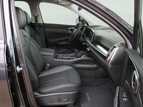 Used 2025 Kia Sorento EX w/ Panoramic Sunroof Package FWD image 31