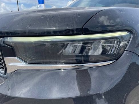 Used 2022 Jeep Grand Cherokee Overland RWD image 4