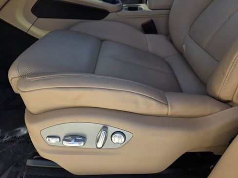 New 2025 Porsche Macan Turbo image 13