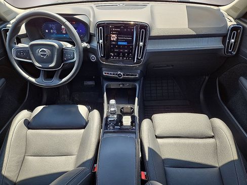 Certified 2026 Volvo XC40 B5 Plus AWD/4WD image 18