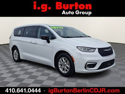 Used 2024 Chrysler Pacifica Touring-L
