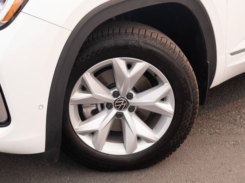 Used 2024 Volkswagen Atlas SEL Premium R-Line image 25