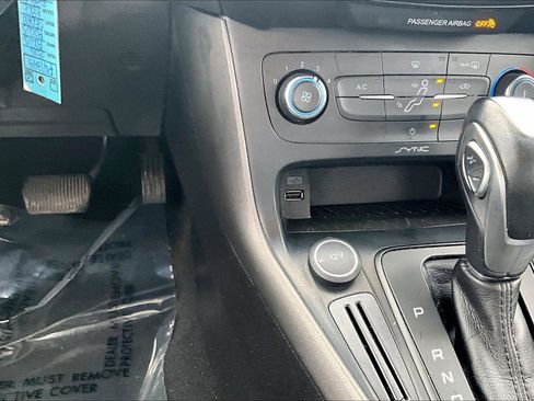 Used 2015 Ford Focus SE w/ Equipment Group 201A image 32