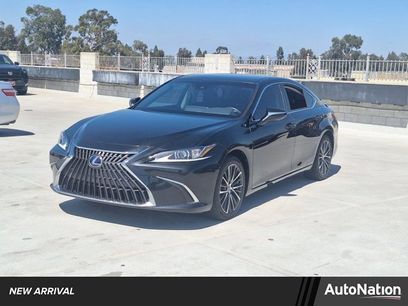 Used 2022 Lexus ES 300h w/ Premium Package